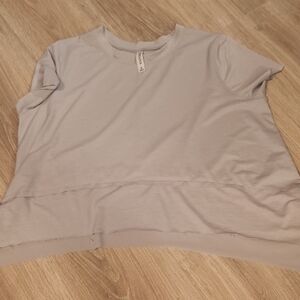 Zenana Outfitters Soft Gray Short Sleeve Top